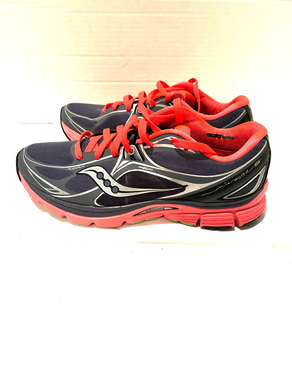 Saucony Mirage 5 Natural Series Running Shoes Womens Size 10 Outdoors Sneakers - Picture 3 of 11